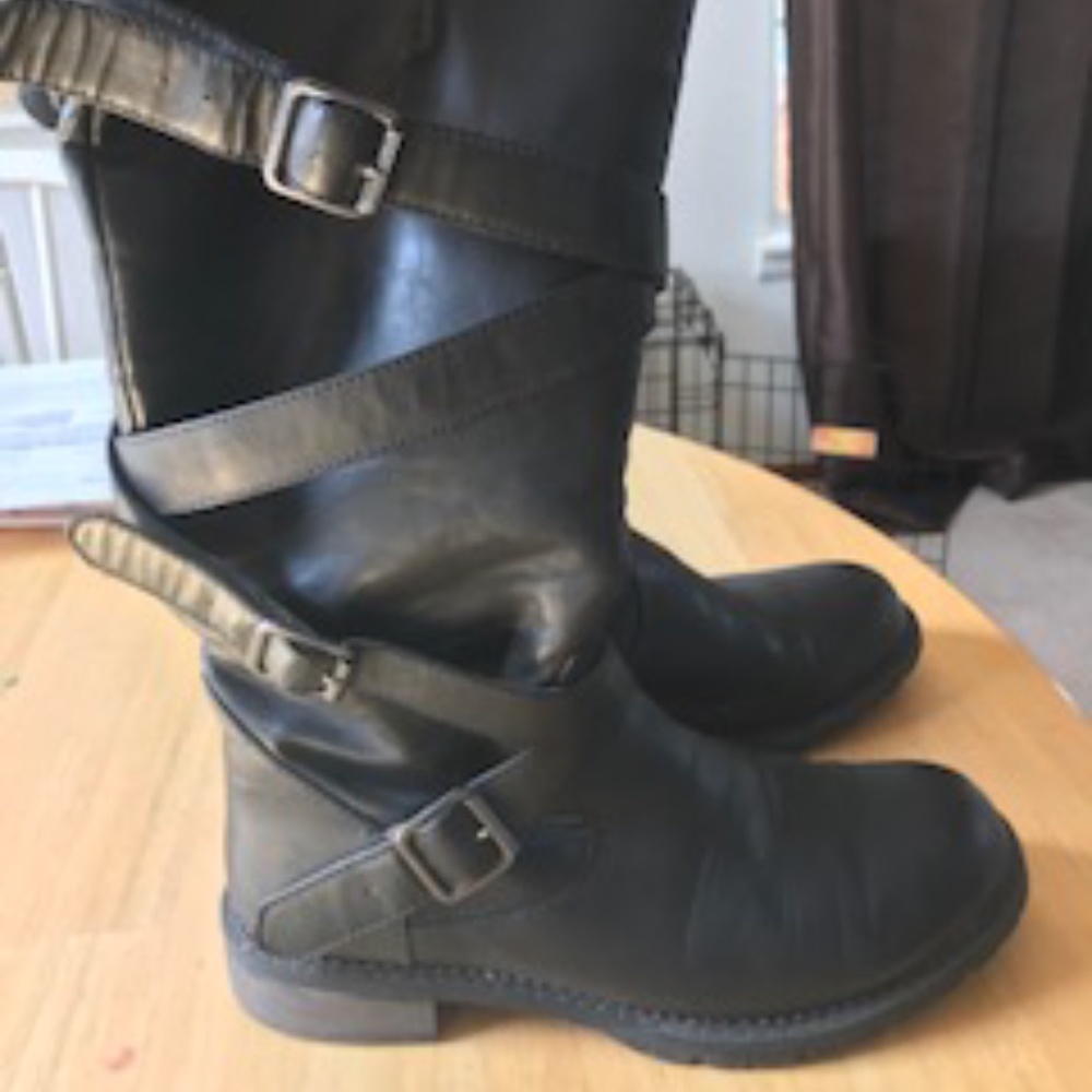 Women's Tall black leather boots - 6 1/2